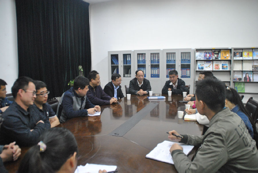 校党委书记赛云秀主持召开新校区学工系统值班人员座谈会.JPG